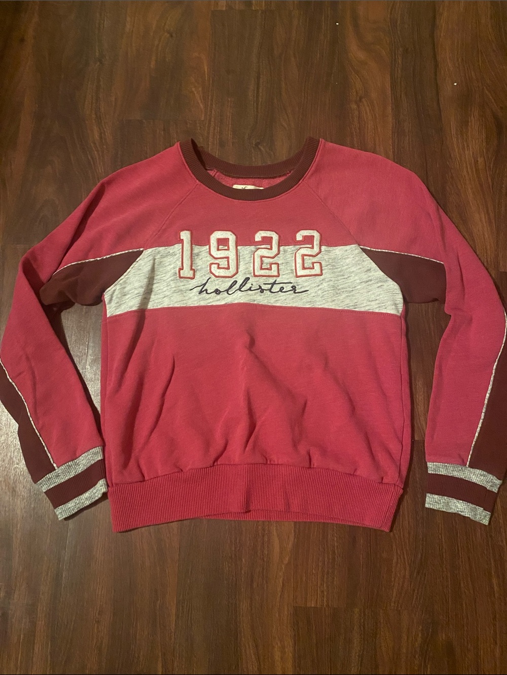 Hollister Two-Tone Burgundy and Heather Gray 1922 Crewneck